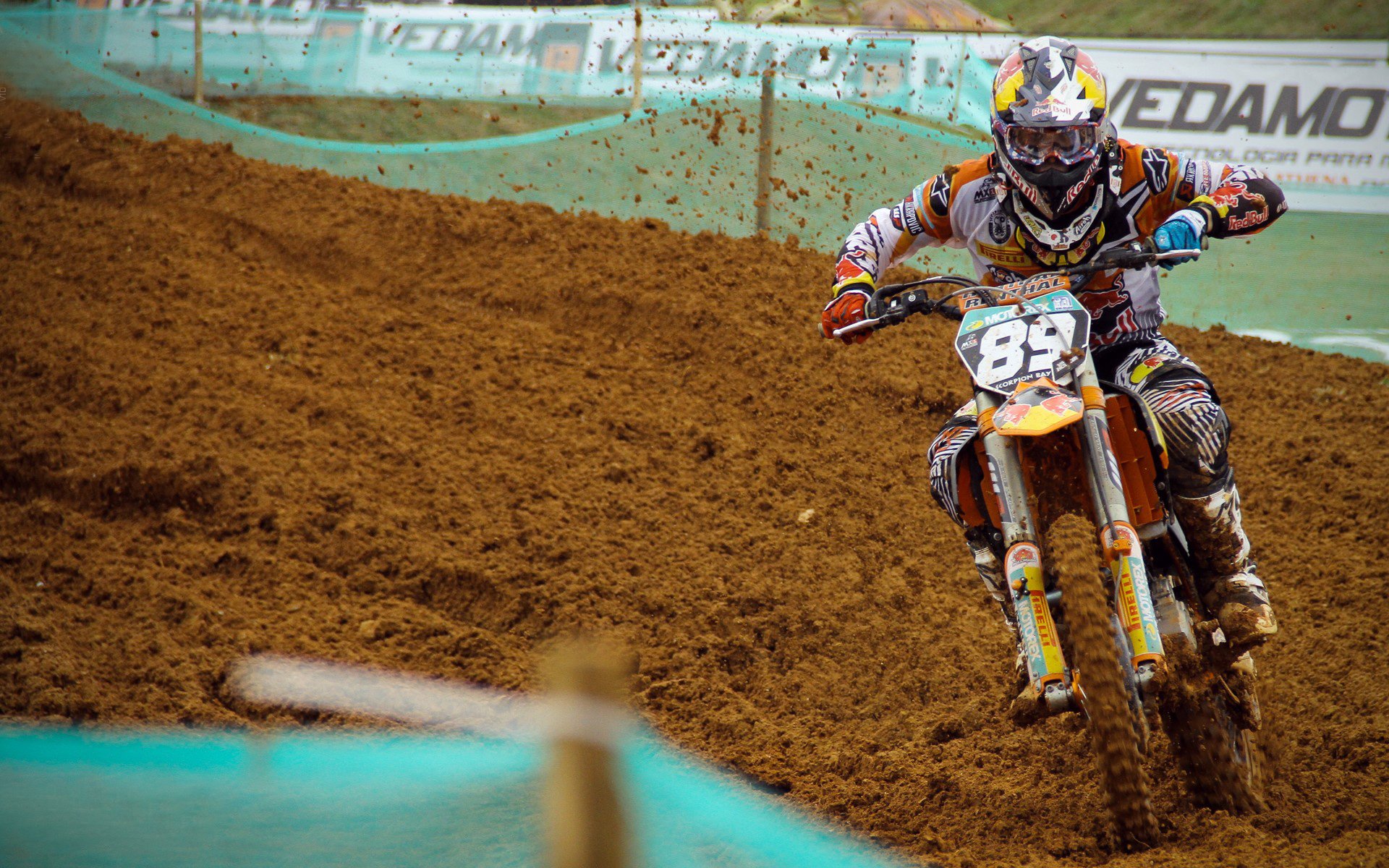 _极地冰川徒步:感受大自然的震撼_,极地冰川主要在南极还是北极